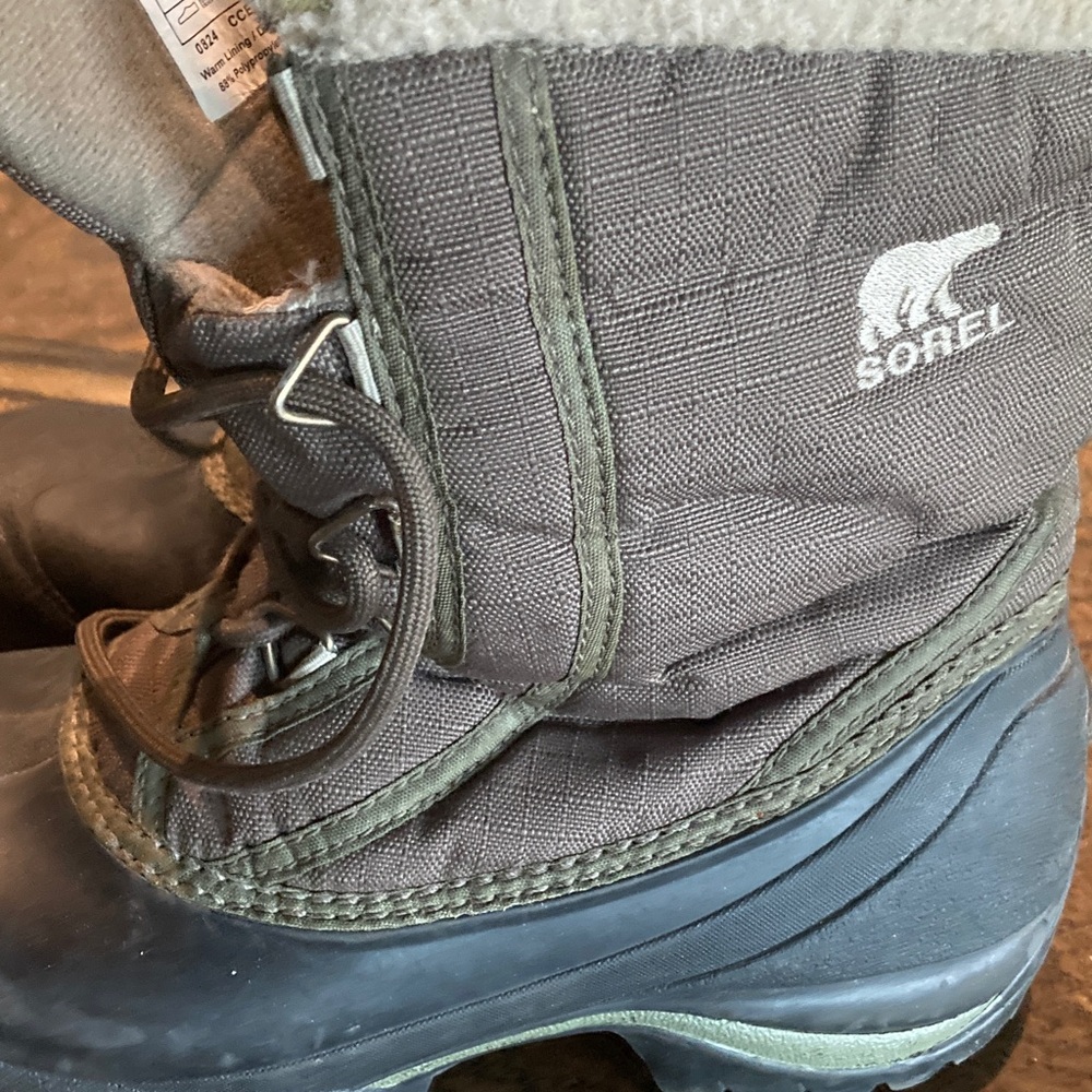 Sorel Womens Black and Gray Snow Boots size 8